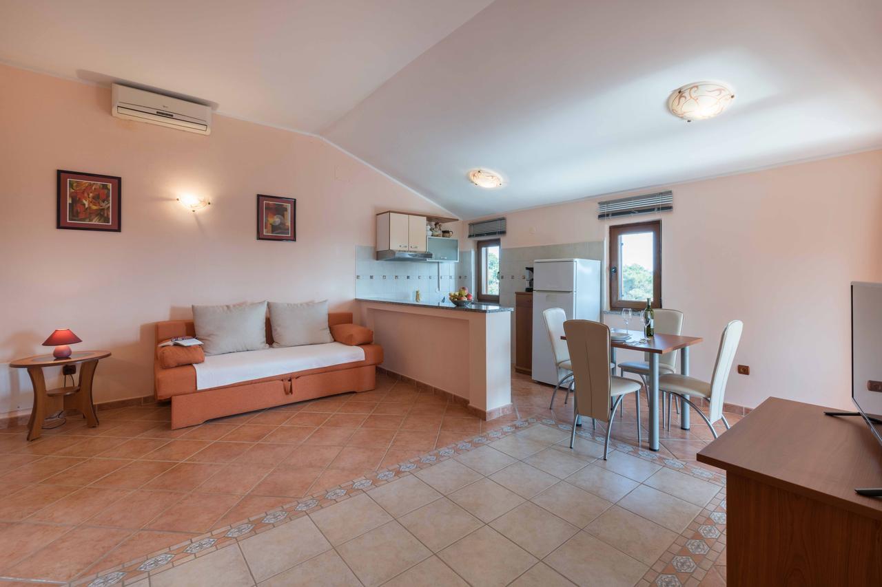 Apartments Villa Tre Marie 로비니 외부 사진
