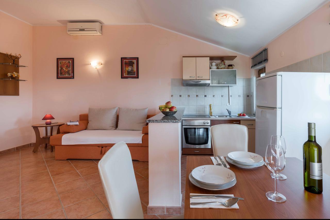 Apartments Villa Tre Marie 로비니 외부 사진