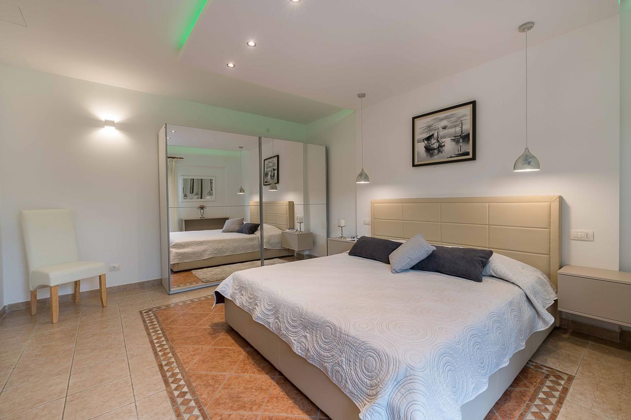 Apartments Villa Tre Marie 로비니 외부 사진