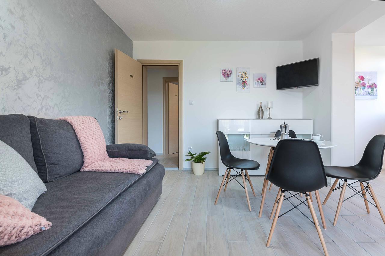 Apartments Villa Tre Marie 로비니 외부 사진