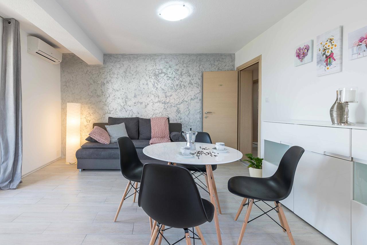 Apartments Villa Tre Marie 로비니 외부 사진