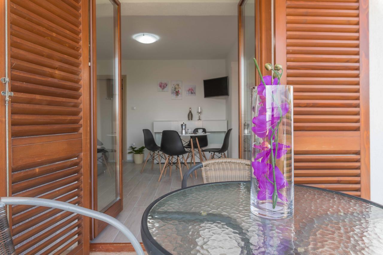 Apartments Villa Tre Marie 로비니 외부 사진