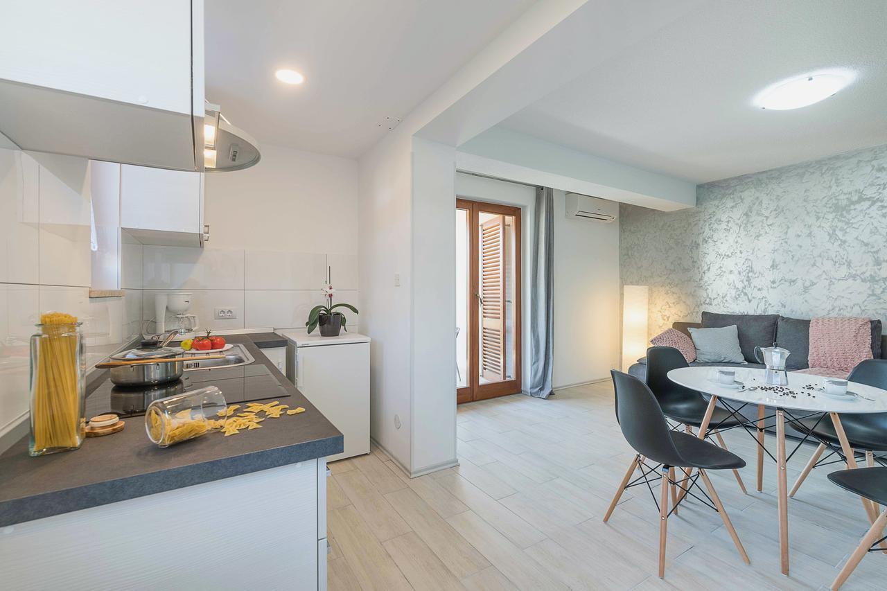 Apartments Villa Tre Marie 로비니 외부 사진
